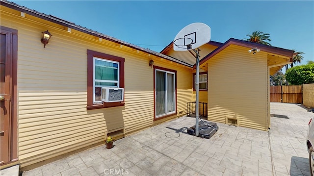 2372 W 29th Pl, Los Angeles, CA 90018 - view of patio featuring cooling unit