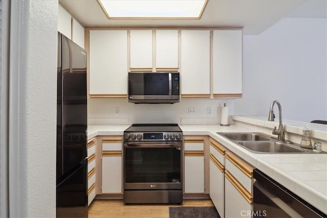 2960 Champion Way Unit 1006, Tustin, CA 92782 - kitchen with stainless steel appliances, light wood finished floors, and white cabinetry