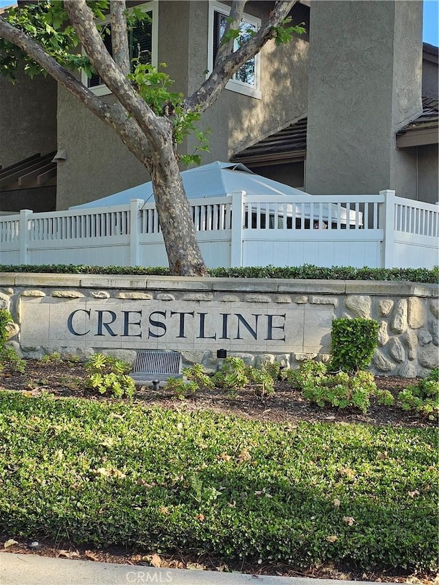 24377 Larchmont Ct Unit 32, Laguna Hills, CA 92653 - view of community / neighborhood sign