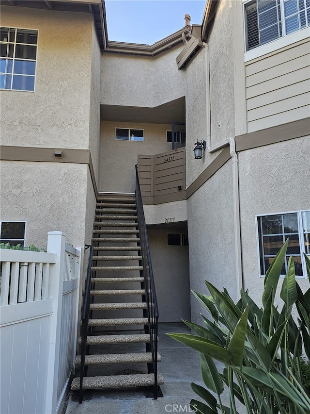 24377 Larchmont Ct Unit 32, Laguna Hills, CA 92653 - view of staircase