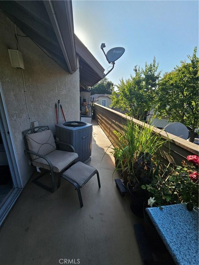24377 Larchmont Ct Unit 32, Laguna Hills, CA 92653 - view of balcony