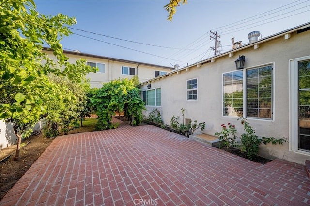 1038 N Columbus Ave, Glendale, CA 91202 - view of patio / terrace