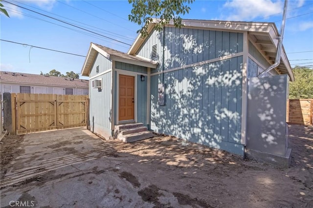 221 N Orchard St, Fresno, CA 93701 - view of front of property with entry steps