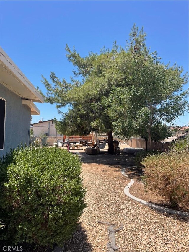 10623 4th Ave, Hesperia, CA 92345 - view of yard