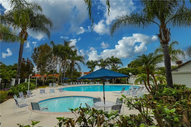 10 Mann St, Irvine, CA 92612 - community pool with a patio area