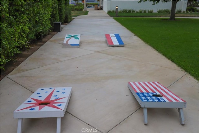 10 Mann St, Irvine, CA 92612 - surrounding community with a lawn