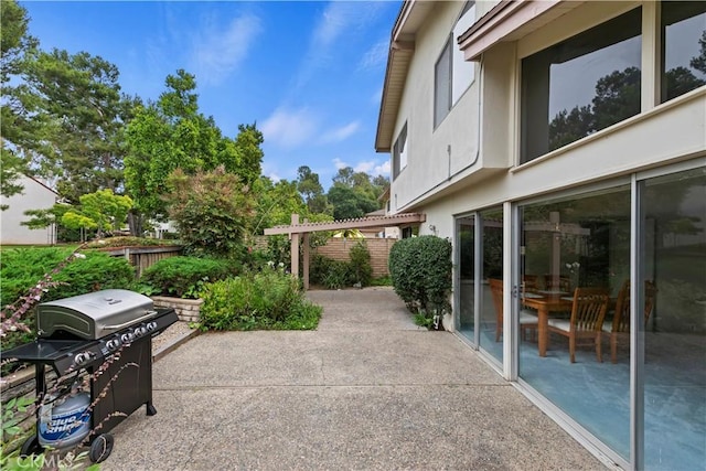 10 Mann St, Irvine, CA 92612 - fenced backyard with grilling area and a patio area