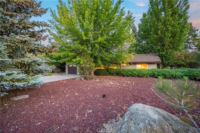 24050 Basin Harbor Ct, Tehachapi, CA 93561 - view of yard with driveway