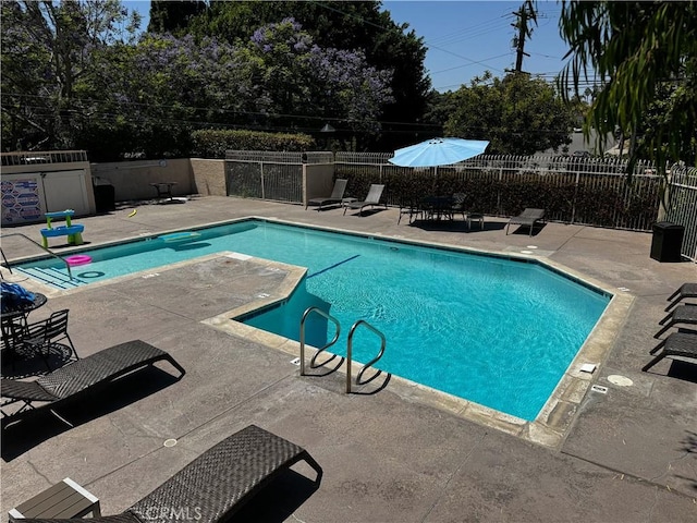 18602 Creek Ln, Huntington Beach, CA 92648 - community pool with a patio