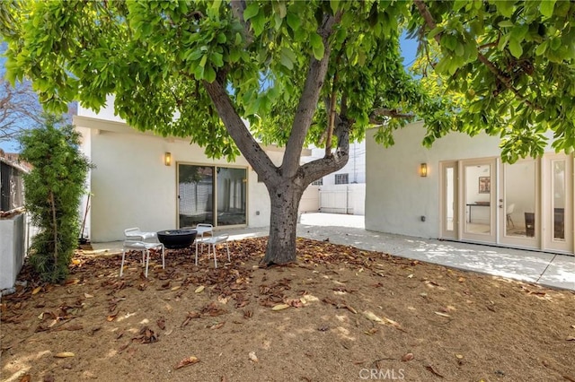 4131 Edgehill Dr, Los Angeles, CA 90008 - rear view of property with stucco siding and a patio