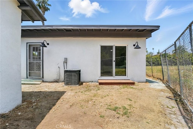 236 N Michigan Ave, Pasadena, CA 91106 - back of property with stucco siding