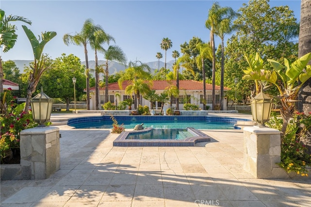 275 E 24th St, Upland, CA 91784 - swimming pool featuring an in-ground hot tub, a patio area, and a mountain view