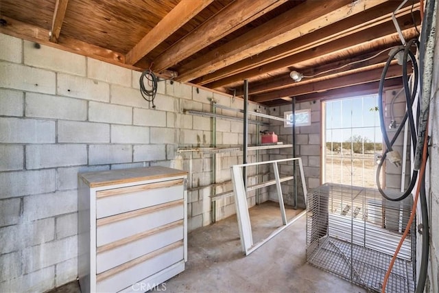 1638 Hales Dr Unit 29, Palms, CA 92277 - below grade area with concrete block wall