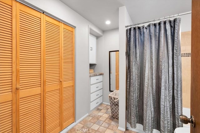 1638 Hales Dr Unit 29, Palms, CA 92277 - full bathroom featuring a shower with shower curtain, recessed lighting, and a closet