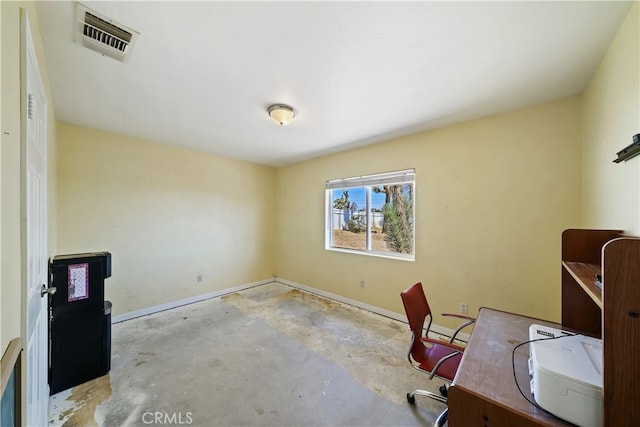 58706 Buena Vista Dr, Yucca Valley, CA 92284 - unfurnished office with concrete flooring and baseboards