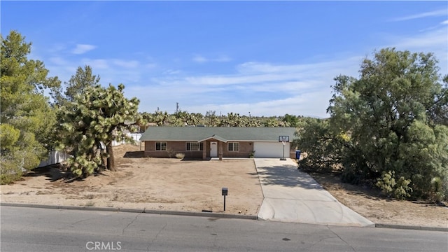 58706 Buena Vista Dr, Yucca Valley, CA 92284 - single story home featuring driveway and a garage