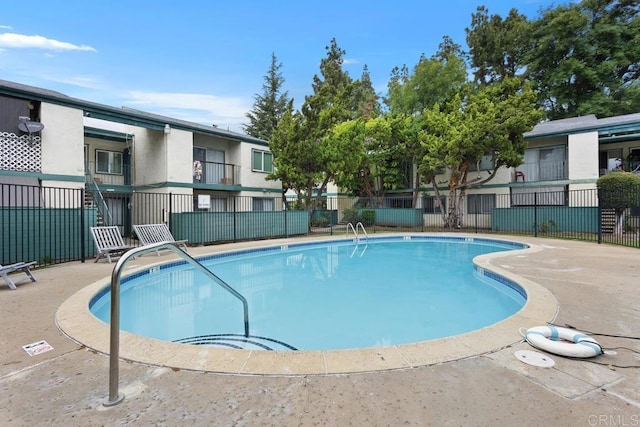 1811 E Grand Ave Unit 162, Escondido, CA 92027 - community pool with a patio area