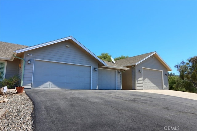 47003 Lookout Mountain Dr, Coarsegold, CA 93614 - ranch-style home featuring roof with shingles