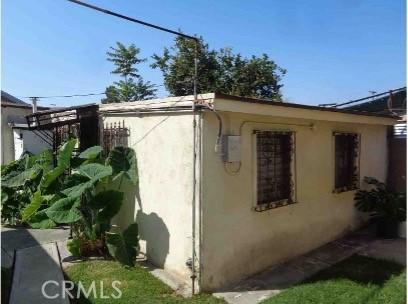 7223 Holmes Ave, Los Angeles, CA 90001 - view of side of property featuring stucco siding