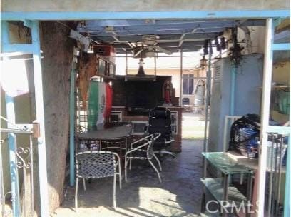 7223 Holmes Ave, Los Angeles, CA 90001 - view of patio