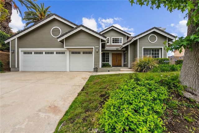 3891 Hunters Grove Ct, Moorpark, CA 93021 - traditional home featuring an attached garage and driveway