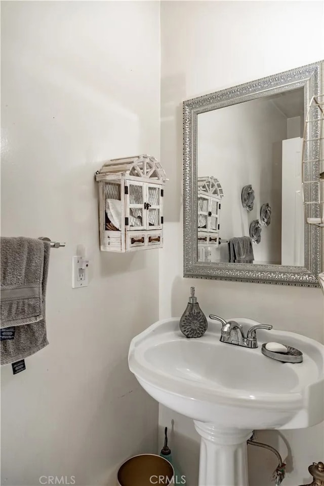 616 E Lomita Ave, Glendale, CA 91205 - bathroom featuring a sink