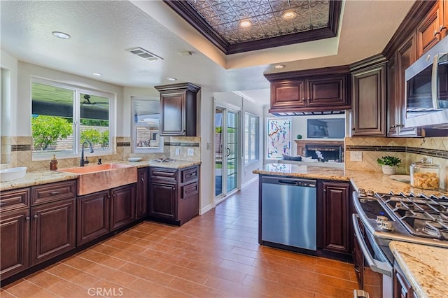 1534 W Summerset Dr, Rialto, CA 92377 - kitchen with stainless steel appliances, crown molding, healthy amount of natural light, tasteful backsplash, and recessed lighting