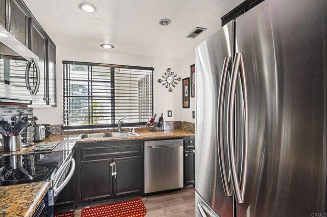 1527 Apache Dr Unit B, Chula Vista, CA 91910 - kitchen featuring stainless steel appliances, light wood finished floors, a textured ceiling, and recessed lighting