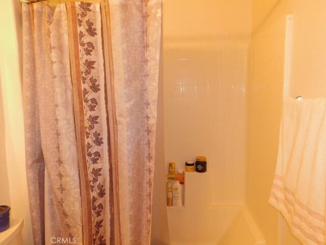 10947 Mesa Linda St, Victorville, CA 92392 - bathroom view of shower / bath combo and toilet