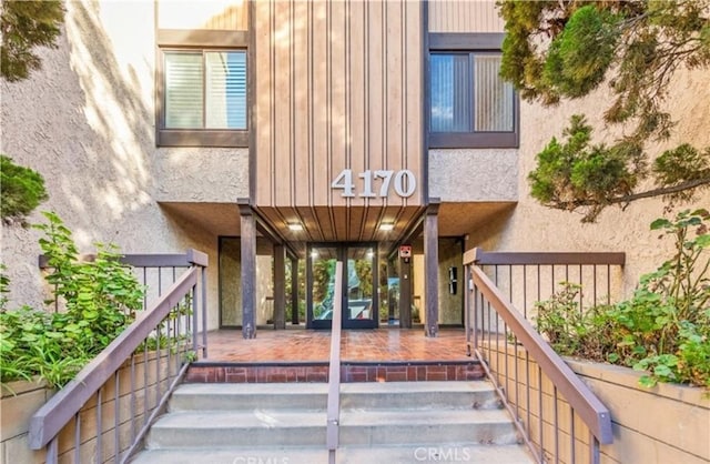 4170 Elm Ave Unit 213, Long Beach, CA 90807 - entrance to property with board and batten siding and stucco siding