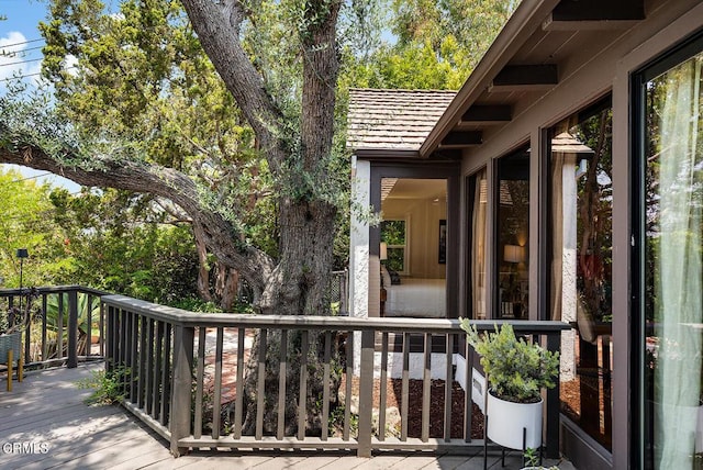 405 Sequoia Dr, Pasadena, CA 91105 - view of wooden terrace