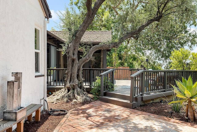 405 Sequoia Dr, Pasadena, CA 91105 - wooden terrace featuring a patio area