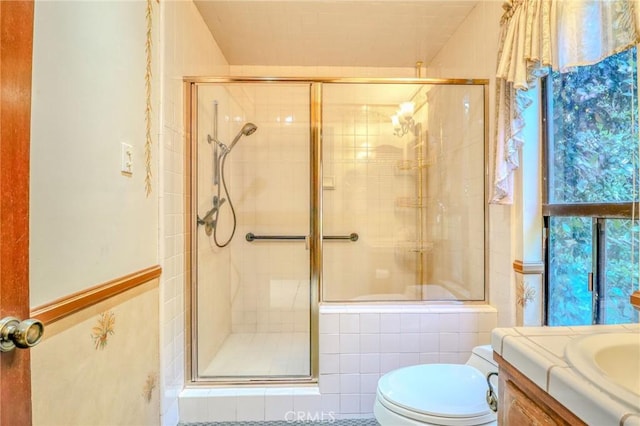 2033 Benbow Pl, Riverside, CA 92506 - full bath with tiled shower and vanity