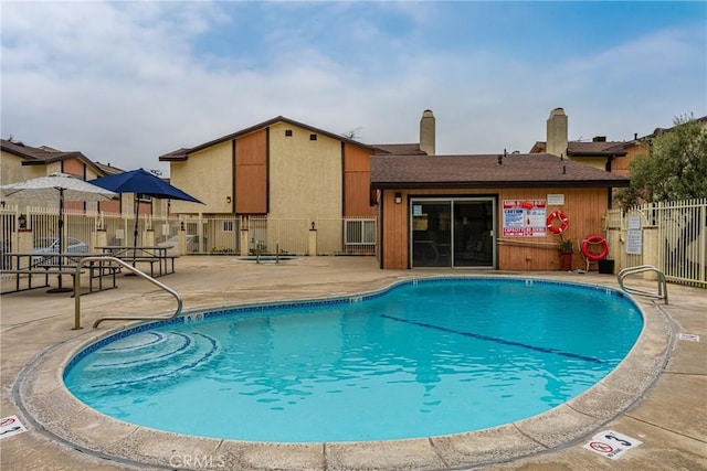 14000 Cerise Ave, Hawthorne, CA 90250 - community pool with a patio