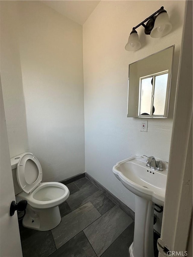 508 S Orange Ave, Santa Ana, CA 92701 - bathroom with toilet and baseboards