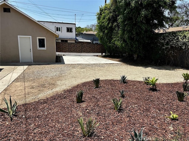 508 S Orange Ave, Santa Ana, CA 92701 - view of yard with a patio area