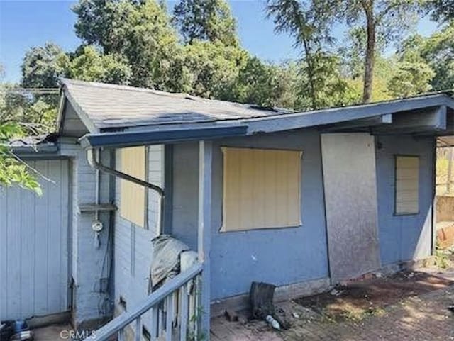 12441 Pine St, Clearlake Oaks, CA 95423 - view of side of property featuring a shingled roof