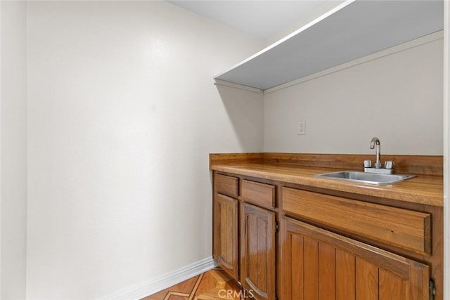 635 E Elmwood Ave Unit 307, Burbank, CA 91501 - bar area with a sink and baseboards