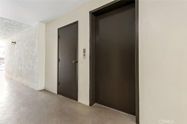 635 E Elmwood Ave Unit 307, Burbank, CA 91501 - hallway with elevator