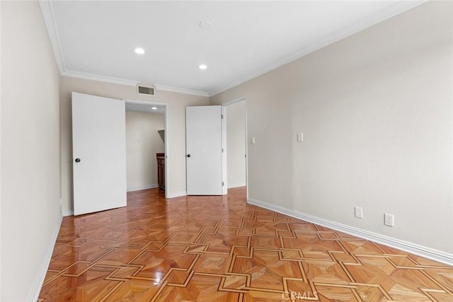 635 E Elmwood Ave Unit 307, Burbank, CA 91501 - unfurnished room with crown molding and recessed lighting