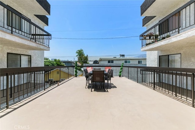 635 E Elmwood Ave Unit 307, Burbank, CA 91501 - patio / terrace featuring outdoor dining area