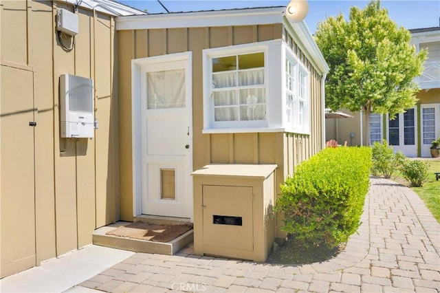 929 E Marshall Pl, Long Beach, CA 90807 - property entrance with board and batten siding