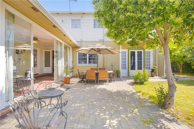 929 E Marshall Pl, Long Beach, CA 90807 - view of patio featuring outdoor dining space and ceiling fan