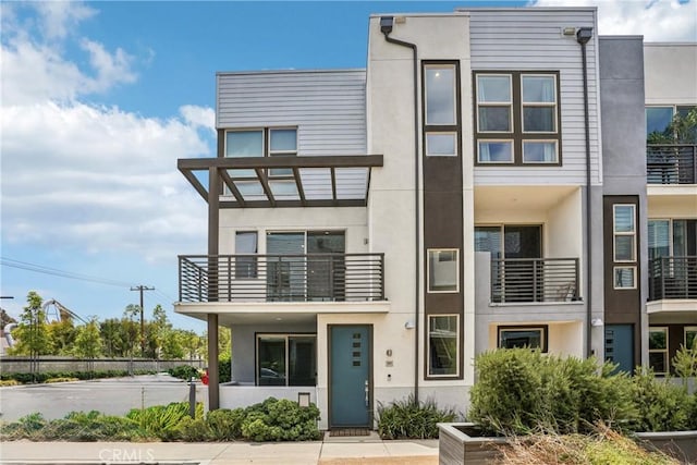 301 Placemark, Irvine, CA 92614 - view of front facade with stucco siding and a balcony