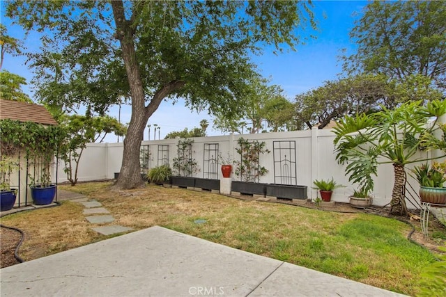 4841 E Los Coyotes Diagonal, Long Beach, CA 90815 - fenced backyard featuring a patio area
