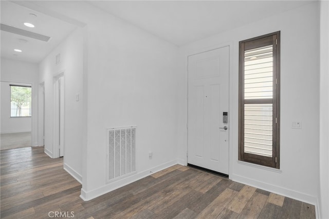 1649 Spring Run Ln, Beaumont, CA 92223 - entryway featuring dark wood-style floors and recessed lighting
