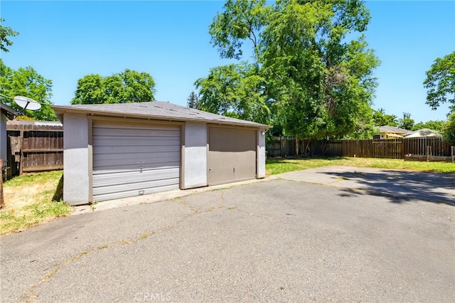 2723 57th St, Sacramento, CA 95817 - view of detached garage