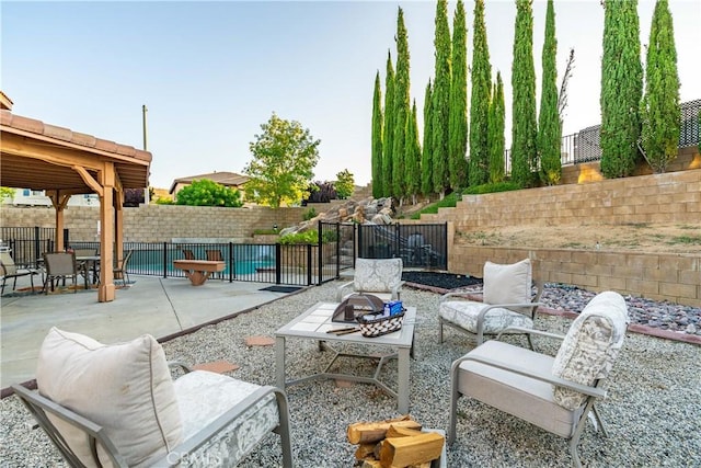 40209 Chelsea Ct, Palmdale, CA 93551 - fenced backyard featuring a patio