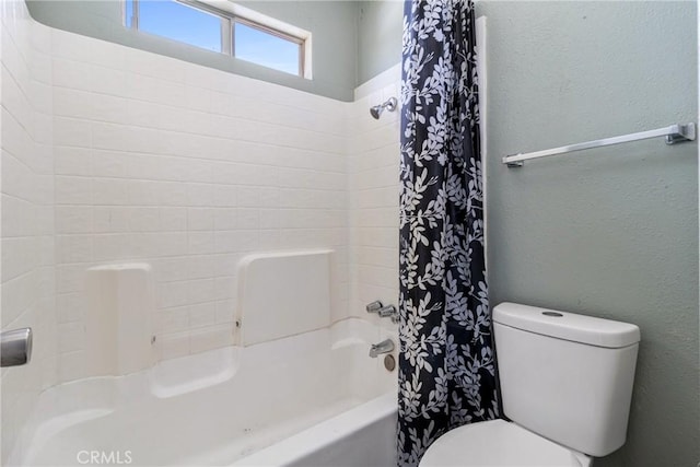 43606 Stanridge Ave, Lancaster, CA 93535 - full bathroom featuring shower / tub combo and toilet