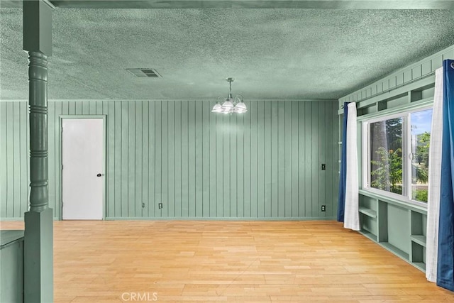 26865 Pine Canyon Rd, Lake Hughes, CA 93532 - unfurnished room featuring light wood-style floors and a chandelier